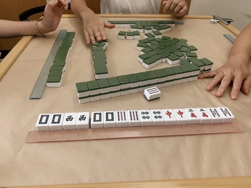 打個牌而已為什麼這麼難?我被最離譜的牌咖氣到想翻桌!